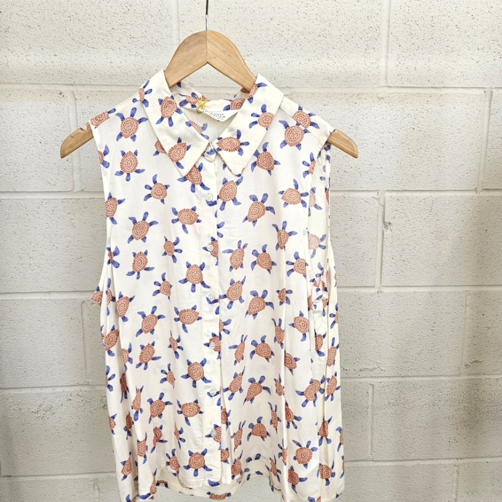 Turtle Print Sleeveless Blouse